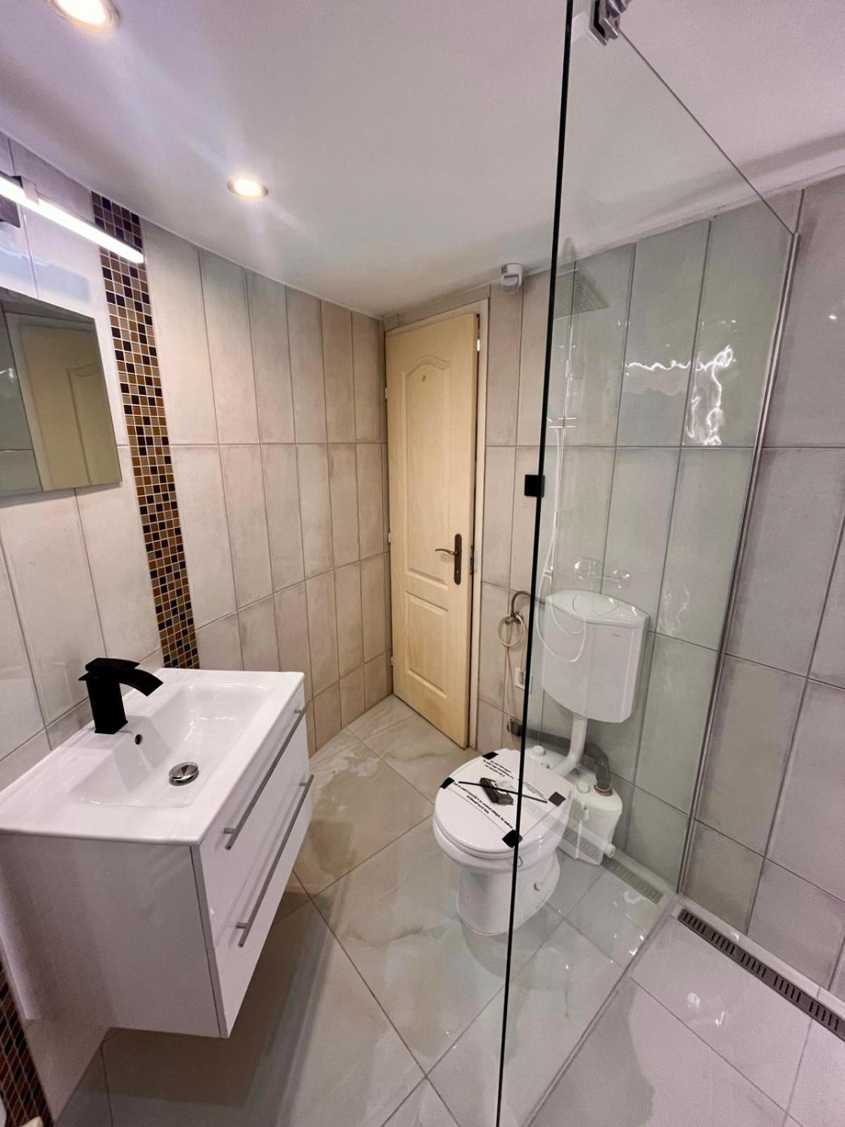 Kalvaria With Balcony, Free Parking And Ac Budapest Exterior photo